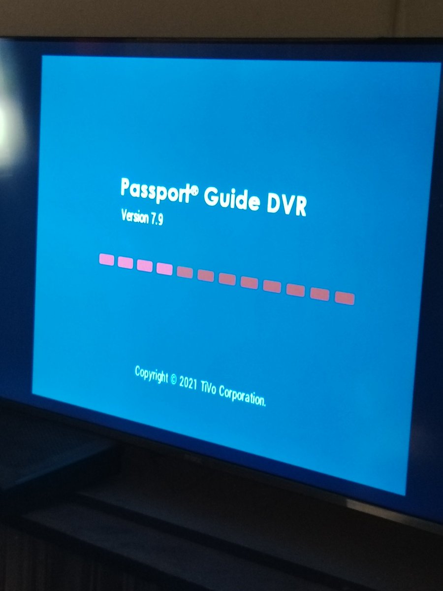 Más de 1 hora sin servicio ya... Pagas por los servicios premium de vix y el día que hay contenido para usar, pasa esto... 
Lindos los de Tigo.