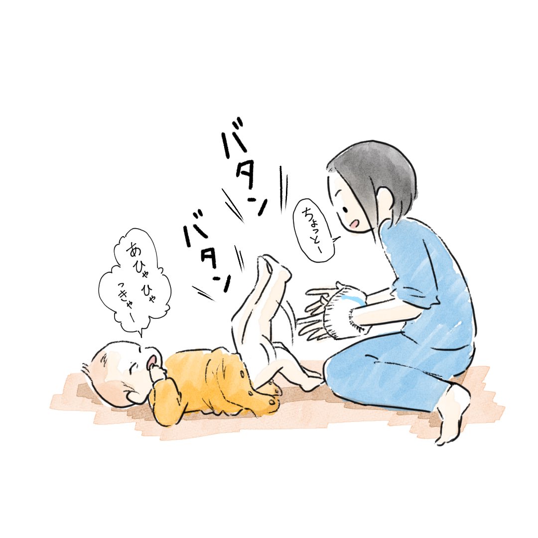 次男に遊ばれる（オムツ履かせて）