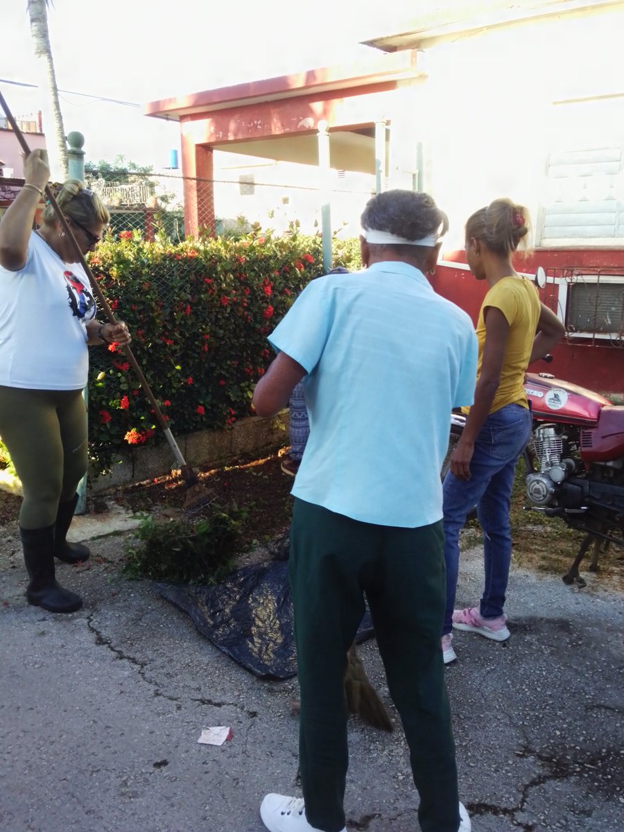 CuadroAmc's tweet image. Trabajadores de la Asamblea Municipal del #PoderPopular en #Caimito realizan labores de higienizacion
