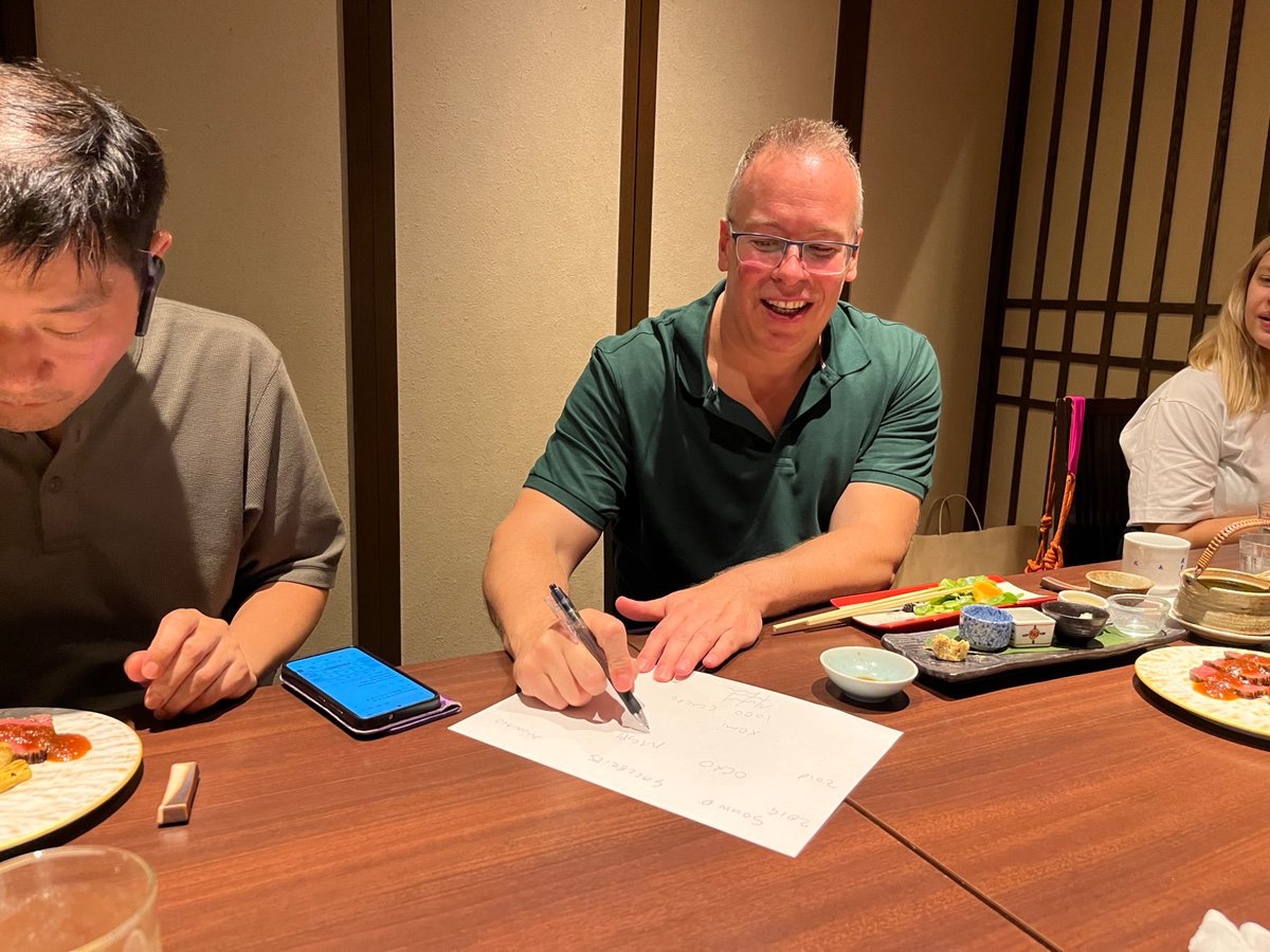 sisaudio's tweet photo. また、今回Taiko Audioのエミール・ボック氏に、私からメールで「今年のオーディオショウに来てください！ぜひご一緒にお食事もしましょう！」と送ったところ、なんとエミールさんご夫妻に初来日で来て頂き、急遽私の方でお食事会を開かせて頂きました！太陽の内田さんはお疲れで不参加でしたw

エミールご夫妻は、とても気さくで終始笑顔でたくさんお話をして頂き、エミールさんご夫妻が大好きになりました！

そして、エミールさんの製品作りに対する熱意と誠実さに心から感服いたしました！

エミールさんは、
「あなたが呼んでくれたから、約2年ぶりに休暇を取り、初めて日本に来ました。呼んでくれてありがとう！そしていつもサポートしてくれてありがとう！」
と言って頂き、本当に嬉しかったです！

また、10/20（月）15時にご来店を依頼したところ、なんとご快諾頂き、急遽エスアイエスへのご来店が決定いたしました！

当店でタイコをご購入頂きましたお客様限定とさせて頂きたいと思いますが、ご来店をご希望の方は誠にお手数ですが下記までメールでご予約ください。

nakatani@sisaudio.co.jp
中谷まで。