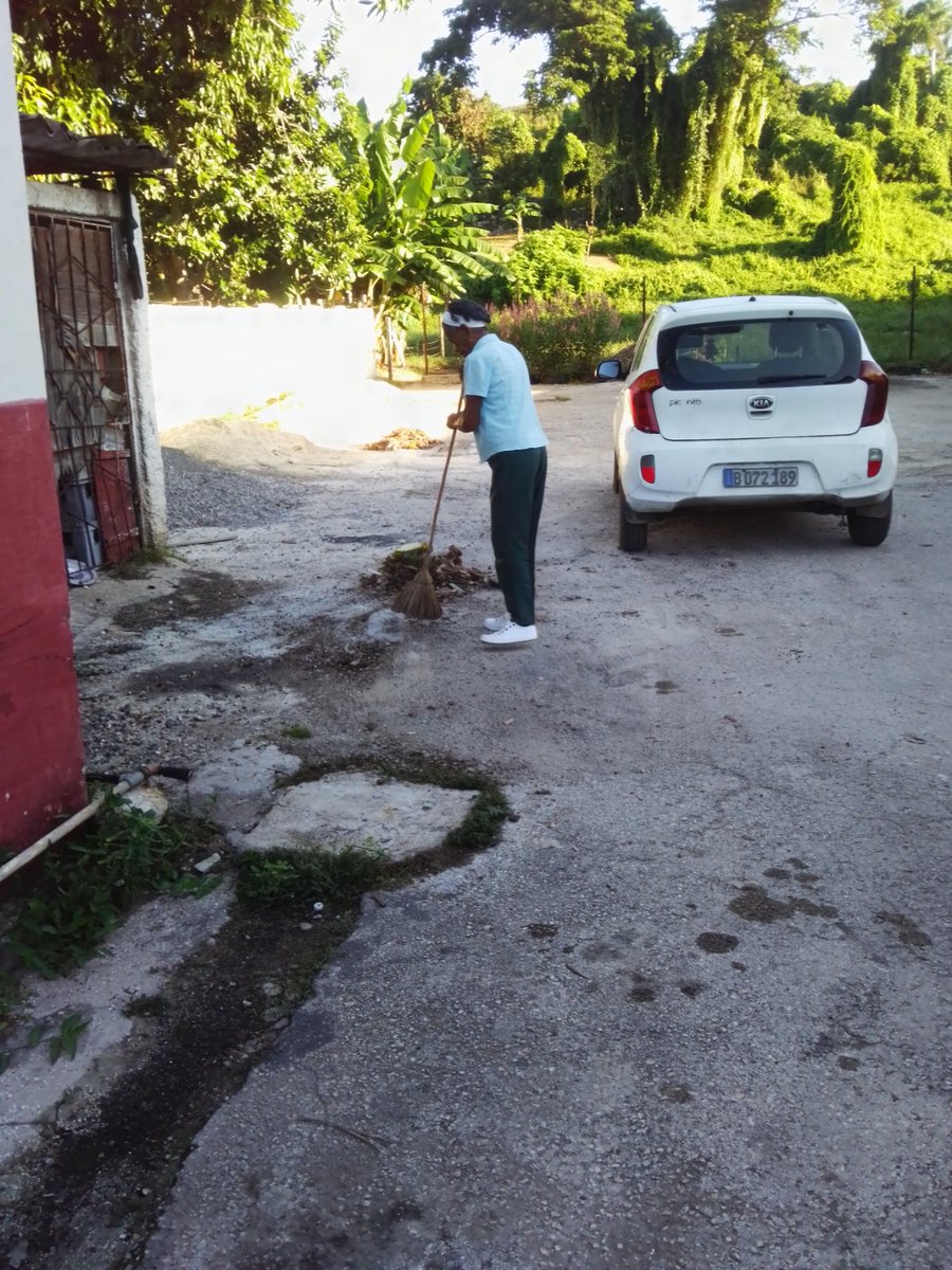 CuadroAmc's tweet image. Trabajadores de la AMPP #Caimito en la mañana de hoy realizan labores de higienizacion #PoderPopular #ArtemisaJuntosSomosMás