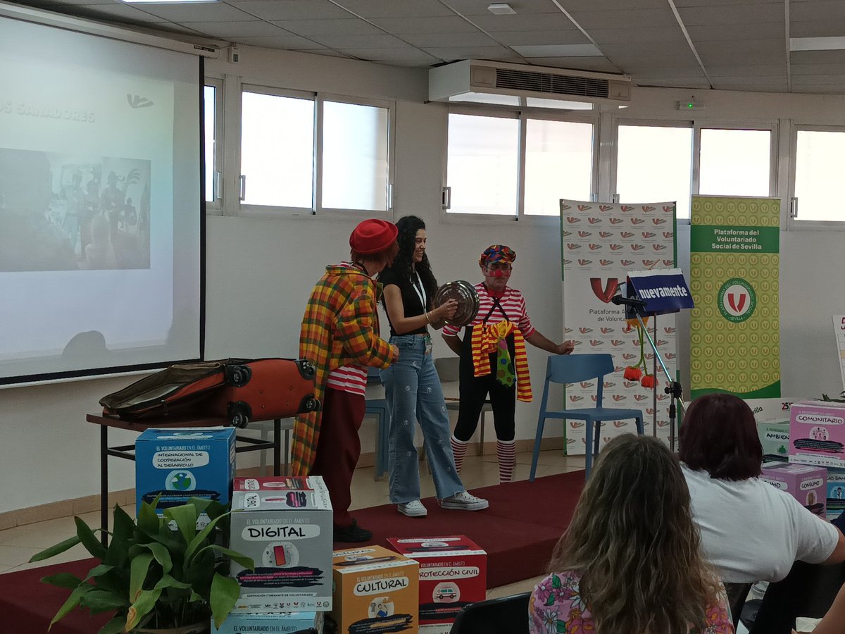 🎭 Actuación de Payasos Sanadores (Asociación PASA)
Disfrutamos de un momento lleno de humor, diversión y alegría, recordando que la sonrisa también es parte de la acción voluntaria 🌟
#escuelavoluntariadoPAV25 #elvoluntariadoenelcentro