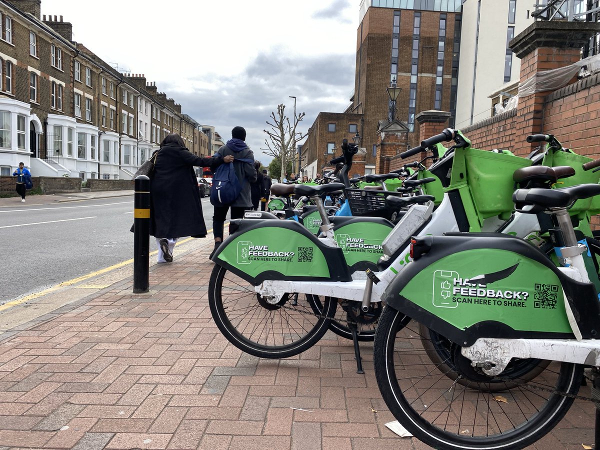 Dear <a href="/wandbc/">Wandsworth Council</a> <a href="/TfL/">TfL</a> <a href="/MPSWandsworth/">Wandsworth Police</a> the bike dump on St John’s Hill has reached crisis levels - please intervene *as a matter of urgency* before someone is killed because they are forced to walk in the road.