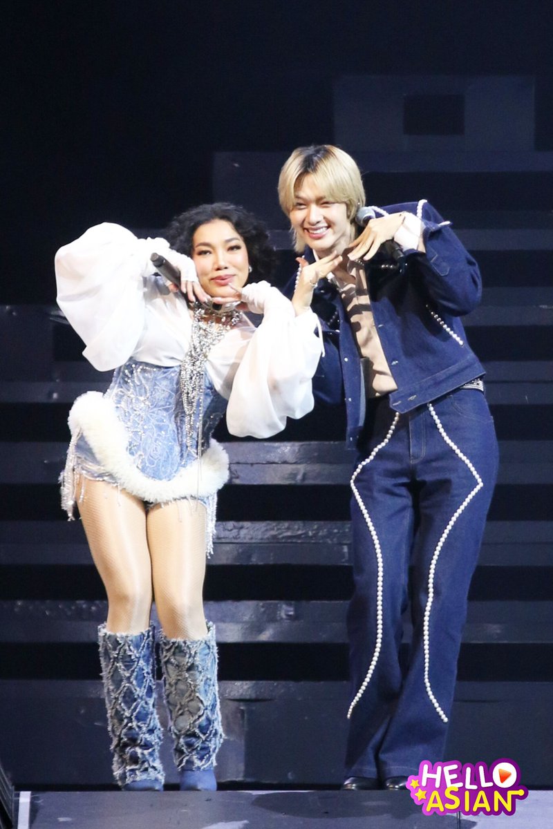 Hello_asian's tweet image. ร๊อคแค่ไหน ก็มุ้งมิ้ง ให้กับหนู ได้จริงๆ 
น่าร้อคคค มากกก 🤩
CHAWARIN x DA Day1
#DA20ConcertxNuNewD1
#JulasHerbXDA20Concert
#NuNew