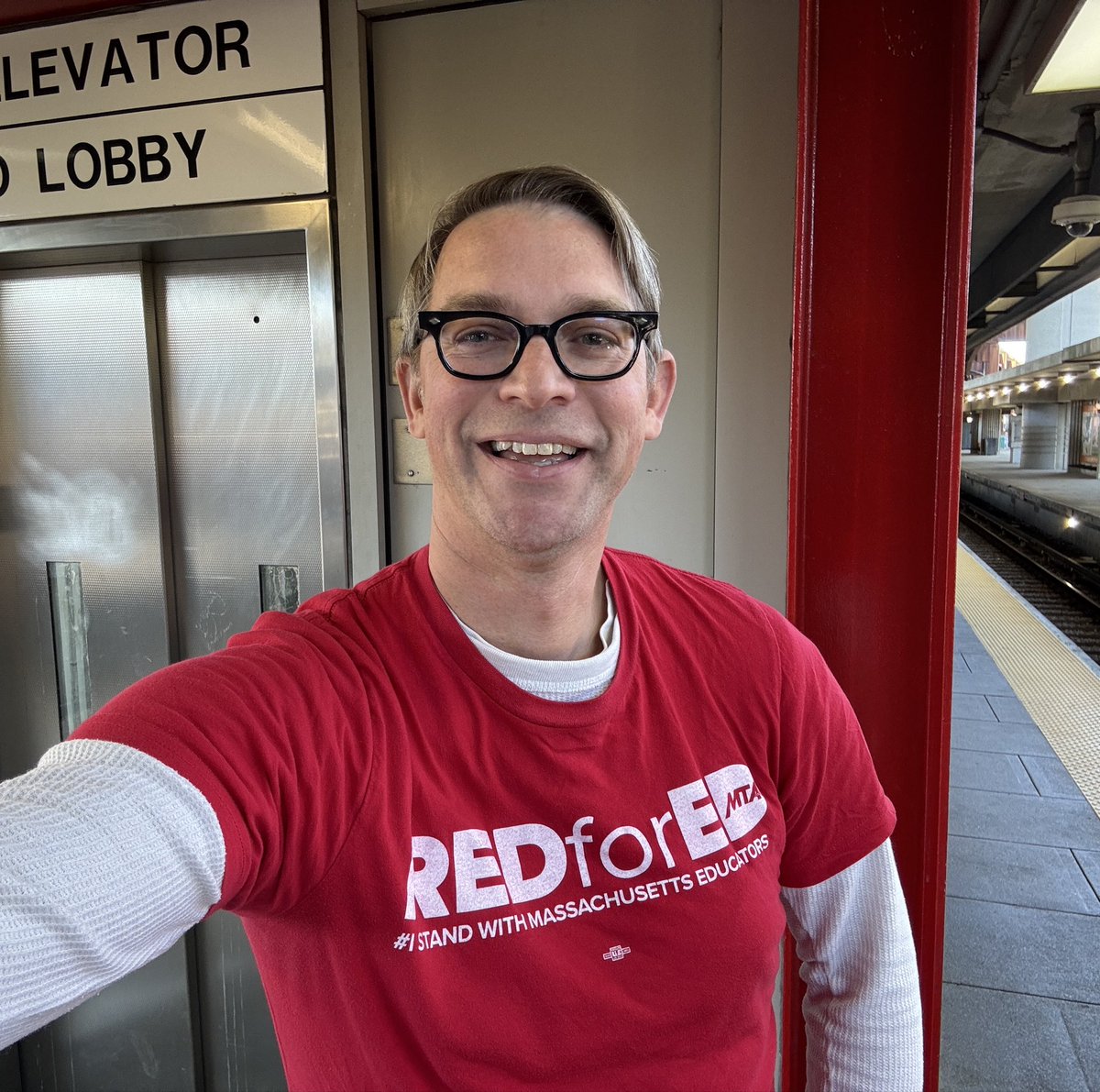 chriscmartell's tweet image. Today is the nationwide #NoKings protest! Let's make it the largest in U.S. history. If you're in Boston, it starts at noon on the Common. I'm wearing #RedforEd. Democracy and education go hand in hand. #StopTrump