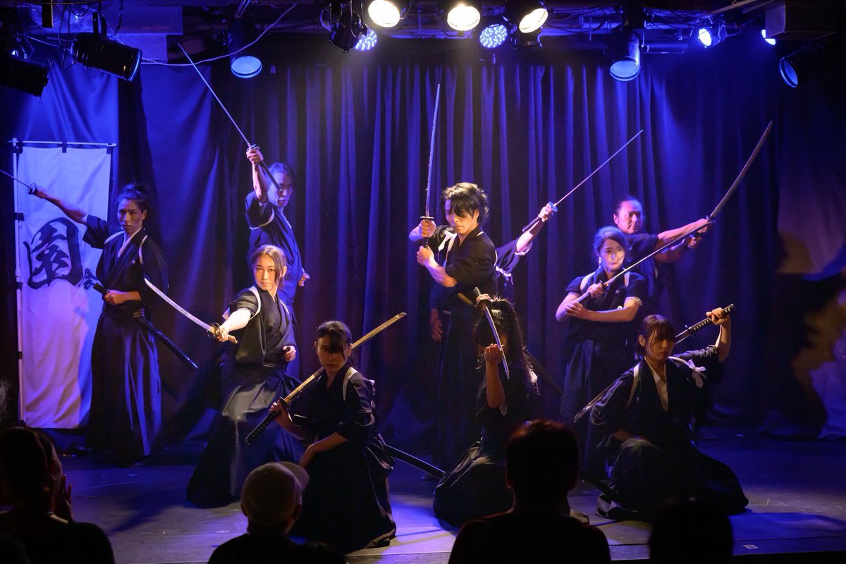 Greg_rockNstorm's tweet photo. 遅くなりましたが
#ぞの会 公演 #ENKAI2
全ステージ無事に終了しました!!
ご来場頂いた皆様、キャスト、音響照明のお2人、中目黒トライの皆様、本当にありがとうございます!
真田三勇士終わってすぐで準備も色々大変だったけど、楽しい時間もあっという間でした。
終電からのタクシー乗る前にはスマホの電池も切れ、帰って来てから丸1日、今日だけはと何も予定を入れずにゆっくり休んでいました。
11/1にお祭りステージでの剣舞はありますが、年内の大きなステージ出演はこれで終わり。
バタバタしてて出来てなかった色々整理しながら、また次に備えて日々頑張って行きます😌💪
📸3,4枚目:あっくん@firo39