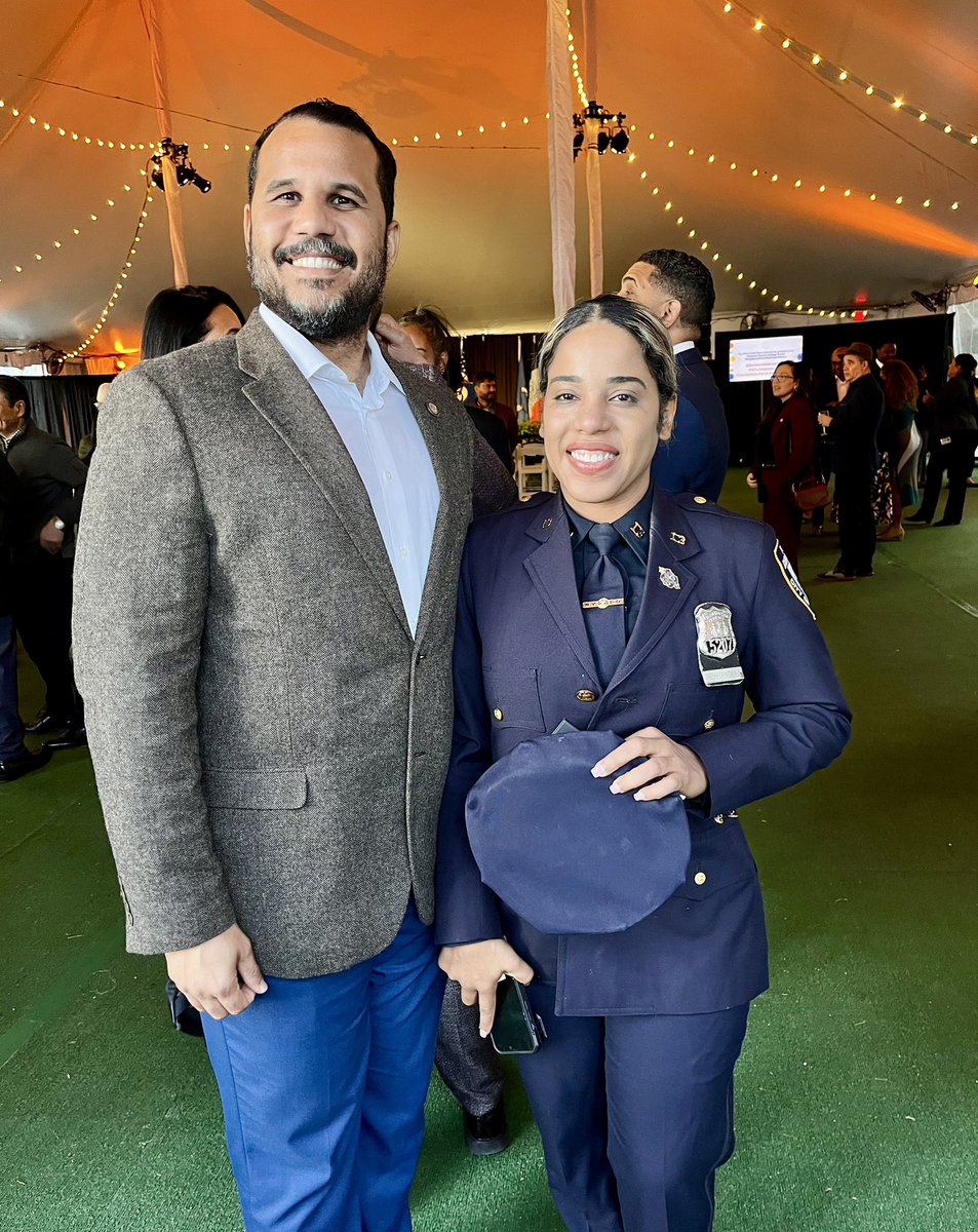 ColonPartners's tweet photo. ¡Un honor celebrar la #HerenciaHispana en la Gran Manzana!
Nuestro Gerente General, @XisconRD, asistió a la recién efectuada recepción oficial ofrecida por la Alcaldía de la ciudad de Nueva York, en la histórica Gracie Mansion.
#ColonAndPartners #NYC #Diversity #NewYorkCity https://t.co/p5A82uVXlo