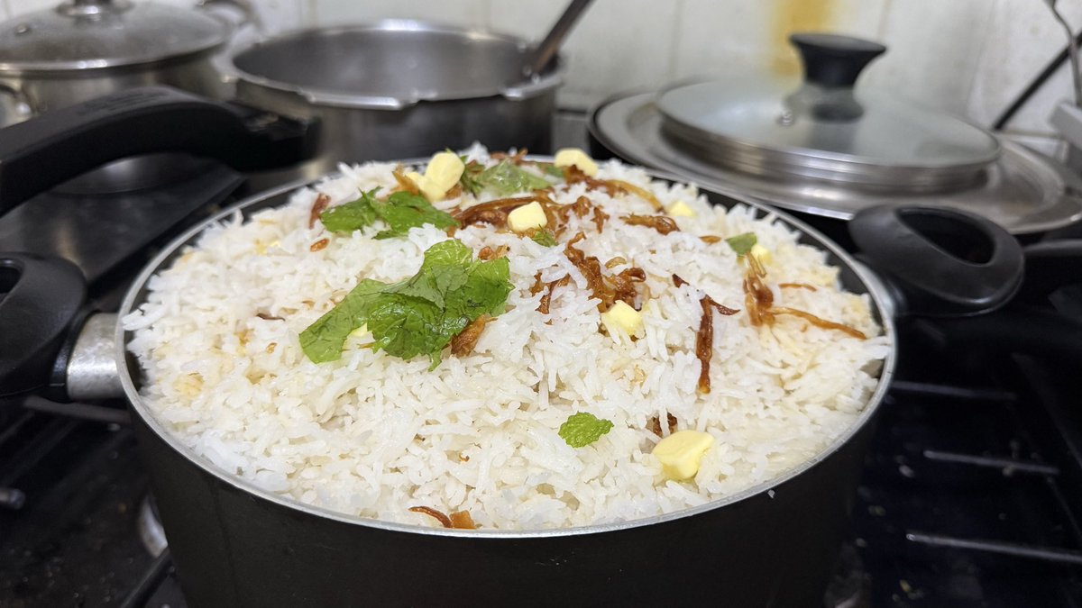 MATTSMATTS's tweet image. Layering biriyani before the ‘Dum’. 
#FinalStep
14/16