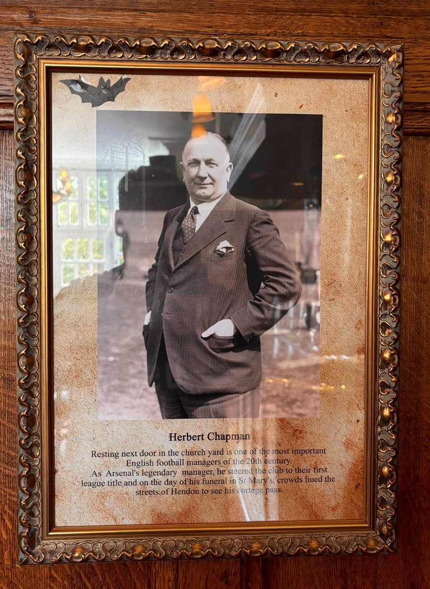 LondonPubMap's tweet image. A return visit to The Greyhound in Hendon — a historic pub by St Mary’s Church, where legendary Arsenal manager Herbert Chapman is buried.
#greyhound #arsenal #hendon
