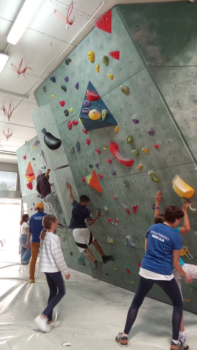 Hoy hemos visitado Madrid Vertical gracias a Cooperación Internacional e Ibercaja. Buena manera de colaborar con la juventud con sus propuestas habituales en el Día de las Empresas! 💯💫