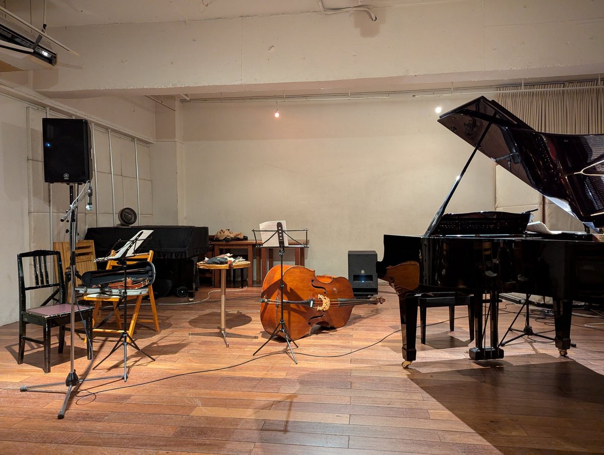 渋谷公園通り。今日はPARCOではなくクラシックスへ。
時に立ち上がってピアノを弾く激しい即興と、しっとりとした歌のコントラストが素晴らしかった😊💕
ここであと何回ライヴを聴けるんだろう……と切ない気持ちに。