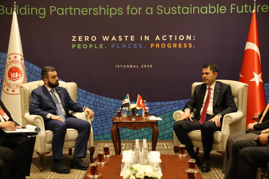 تشرفت بلقاء وزير البيئة والتخطيط العمراني التركي السيد مراد كوروم، حيث بحثنا سبل تعزيز التعاون بين بلدينا في مجالات البلديات وإعادة الإعمار، والاستفادة من التجربة التركية بعد الزلزال الأخير.
استعرضت واقع الدمار في سوريا والخطوات التي نقوم بها لتطوير الخدمات والتحول الحضري، وأكدت