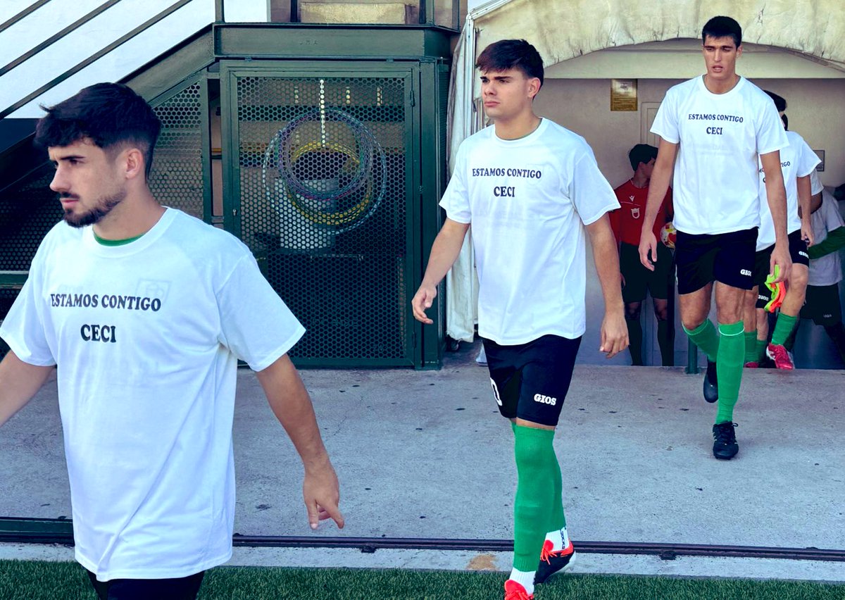 Estamos contigo, Ceci 💚
Has sido y eres el corazón manguiverde. Siempre pendiente de todos, siempre con una sonrisa.
Hoy el primer equipo salta al campo con una camiseta muy especial, símbolo de nuestro cariño y apoyo.
Porque Ceci eres nuestra familia.
🟢⚪️ #AupaOberena