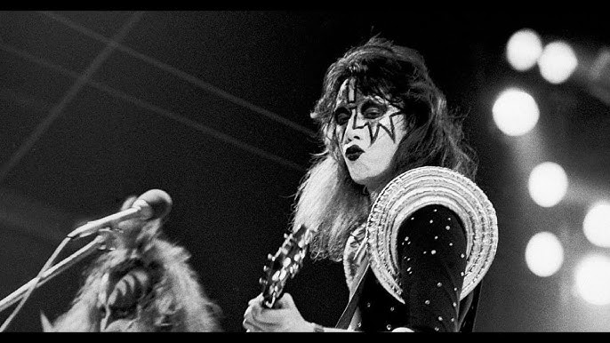Pearl Jam and Rush stars celebrate KISS legend Ace Frehley
musicsweek.com/detail/4590/Pe…