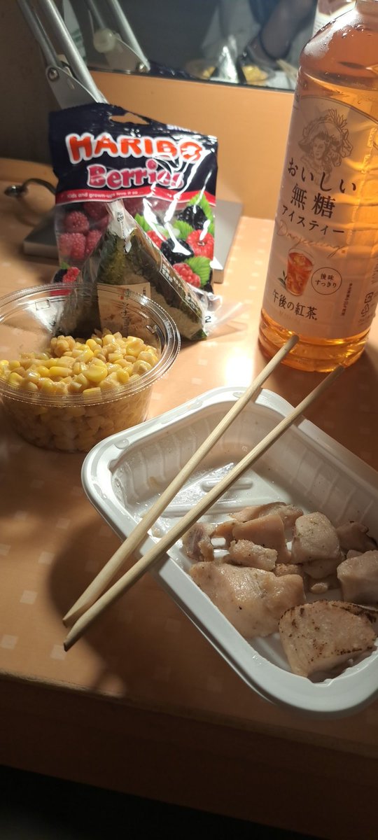 緩く浸りながらご飯
現実見たくないな普通に