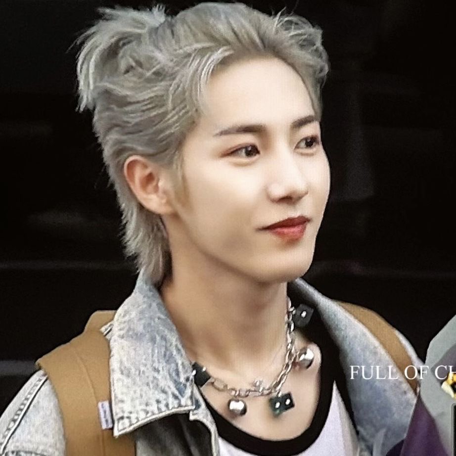 imyourrcandy's tweet image. please bring renjun ponytails back 🙏🏻