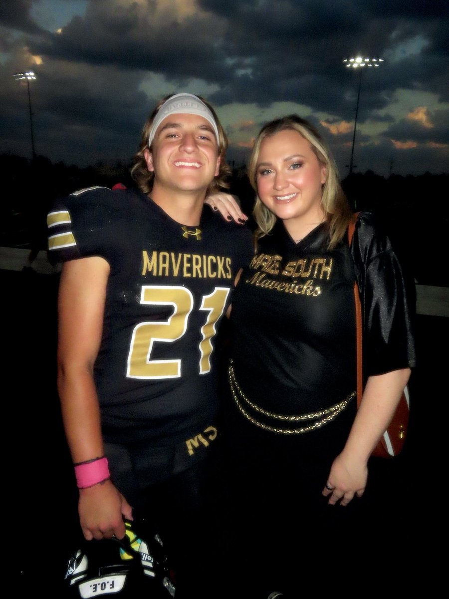 AliyahFun's tweet image. Don’t blink! 

Happy senior night to the best (not so little) brother 🖤🐂🏈 @ru_funschelle