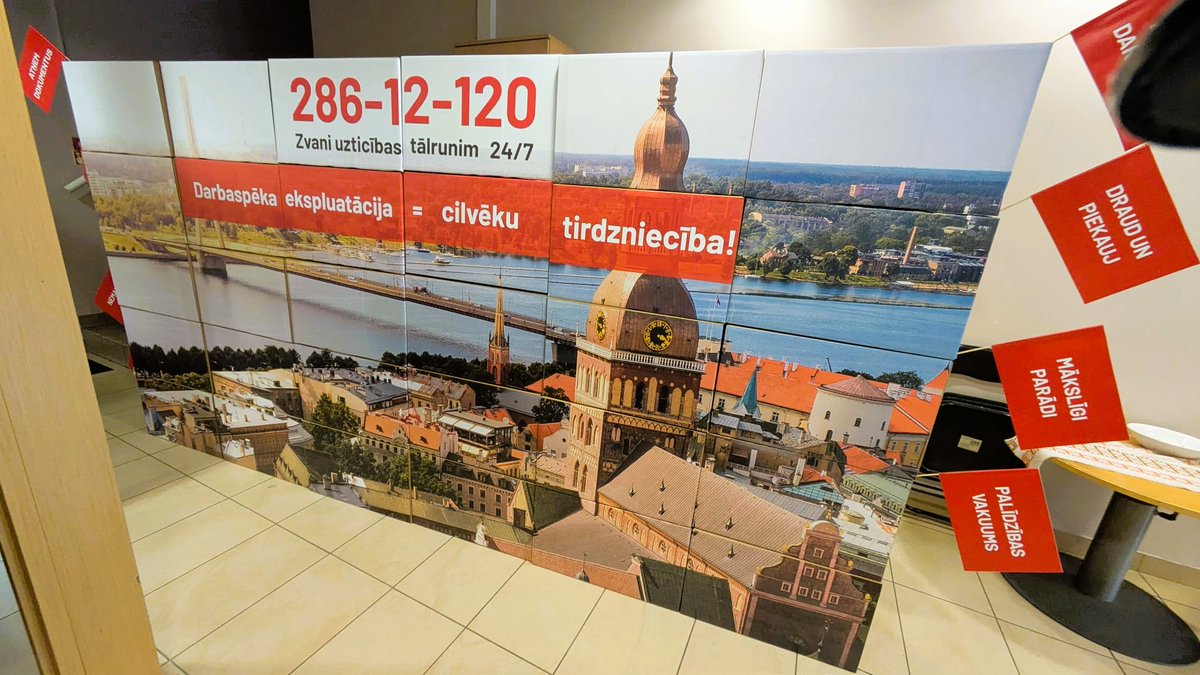 PatverumsDM's tweet image. 🔶 Šodien – Eiropas diena cīņai pret cilvēku tirdzniecību.
Biedrība “Patvērums “Drošā māja”” veica zibakciju Rīgas stacijā, atklājot, ka arvien vairāk upuru cieš darbaspēka ekspluatācijā.
👷 Ja redzi netaisnību – zvani!
📞 24/7 uzticības tālrunis: 28612120