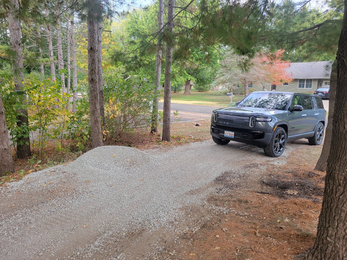 A work truck wannabe. I am debating on using the frunk to haul firewood this week. Someday, I'll have the R1T 😎