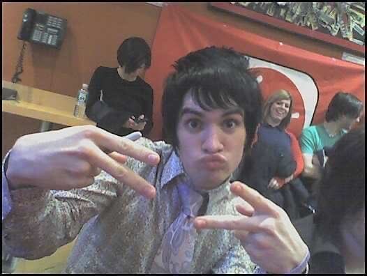 panictwt can you start calling brendon urie beebo again please