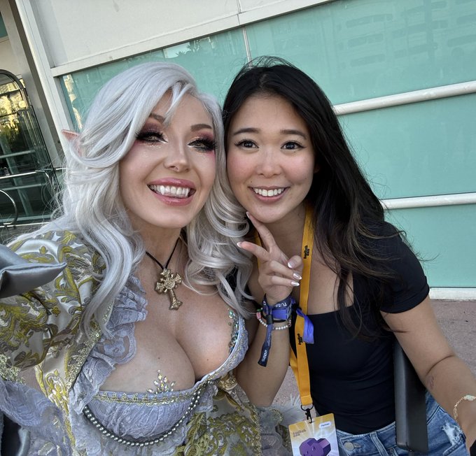 Twitchcon! https://t.co/zFPkM1kBay