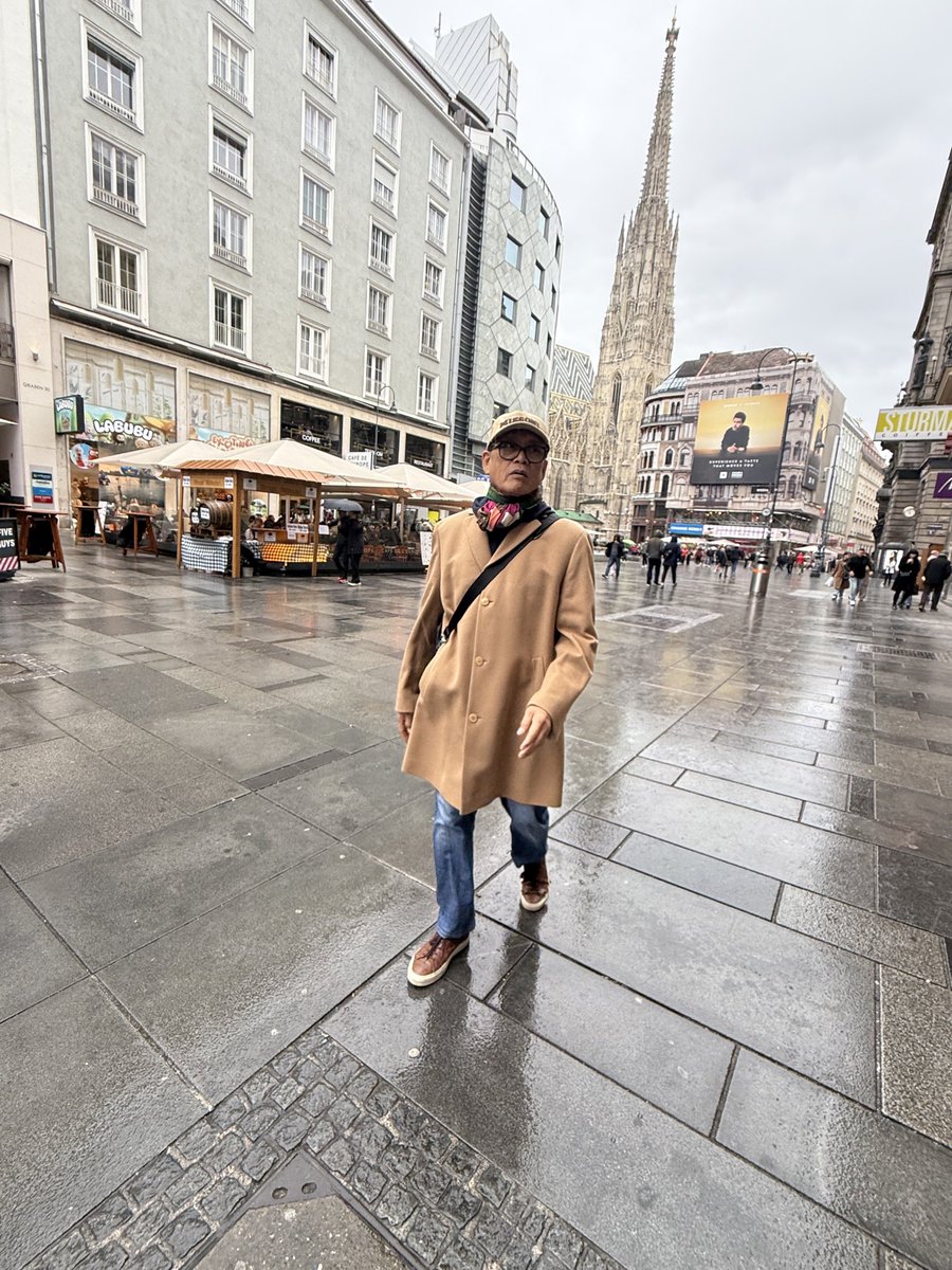 don_lindio's tweet photo. On a rainy morning #vienna https://t.co/YUnrnTQO90