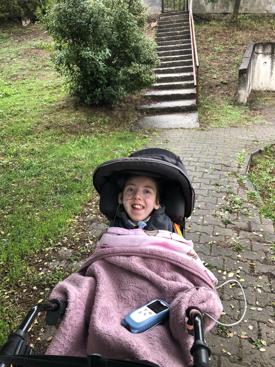 Yarın ameliyat öncesi hastahaneye yatışından önce kim Ecrin’e motivasyon için hastahane kapısında buluşur ona destek olur desem kimse gelmez biliyorum bizi buradan spam atıyorlar şikayet ediyorlar zaten kimse görmüyor olsun be