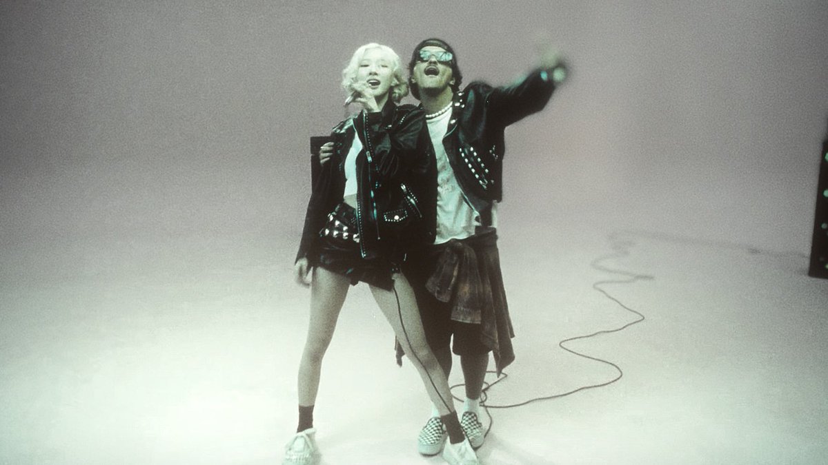 rosé pics tweet media