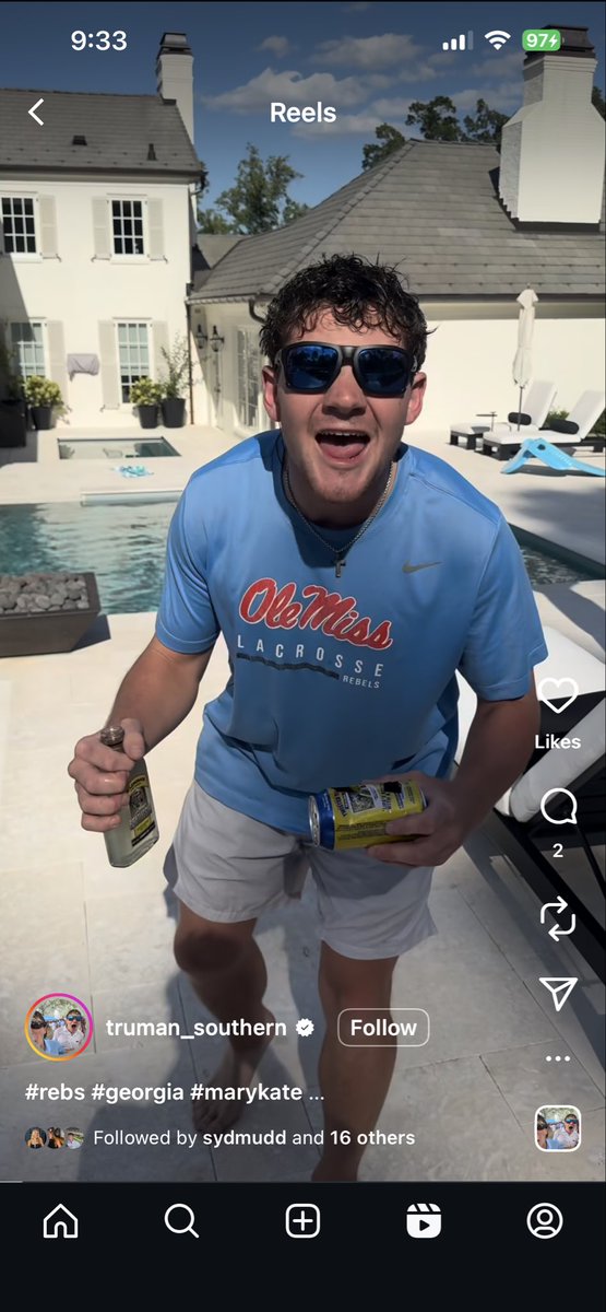 IhmirBurn's tweet photo. This dude is one of the most annoying fucks ever https://t.co/w9EcbslKZG