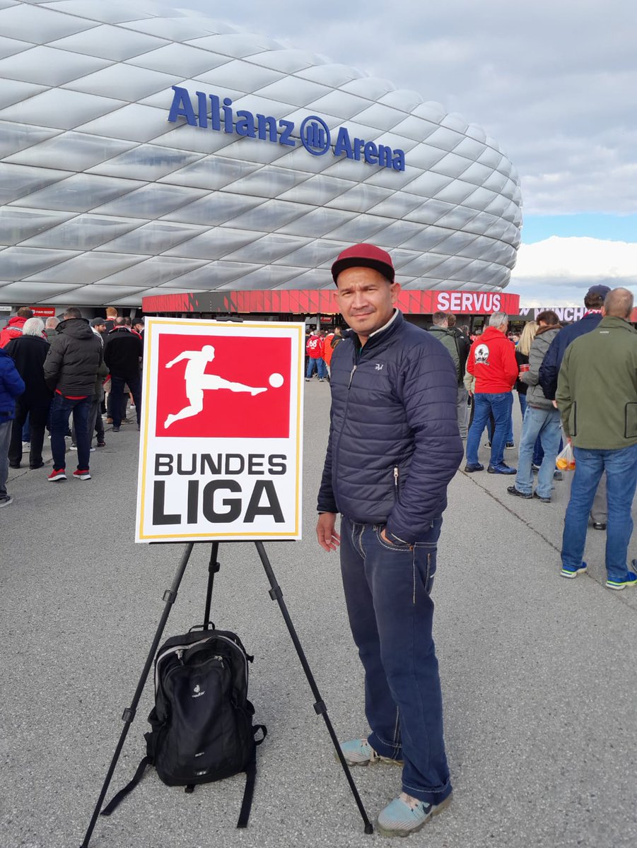 YohaneesH's tweet photo. Let's Go der Klassiker #FCBayern #BvB04 @Box2BoxBola https://t.co/nWeGBJiisQ