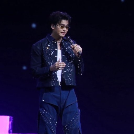 _ffeifei's tweet image. เป็นนิ้วที่ยาวเรียวได้ใจฉันไปหมดแล้ว! แค่ขยับนิ้วก็เหมือนร่ายเวทมนตร์ ทำให้ฉันหลงใหลได้อย่างง่ายดาย 😵‍💫💖
#DA20thConcertxNONTTANONT_D1
#JulasHerbXDA20Concert
#DA20thConcert #TheEndorphineEffect