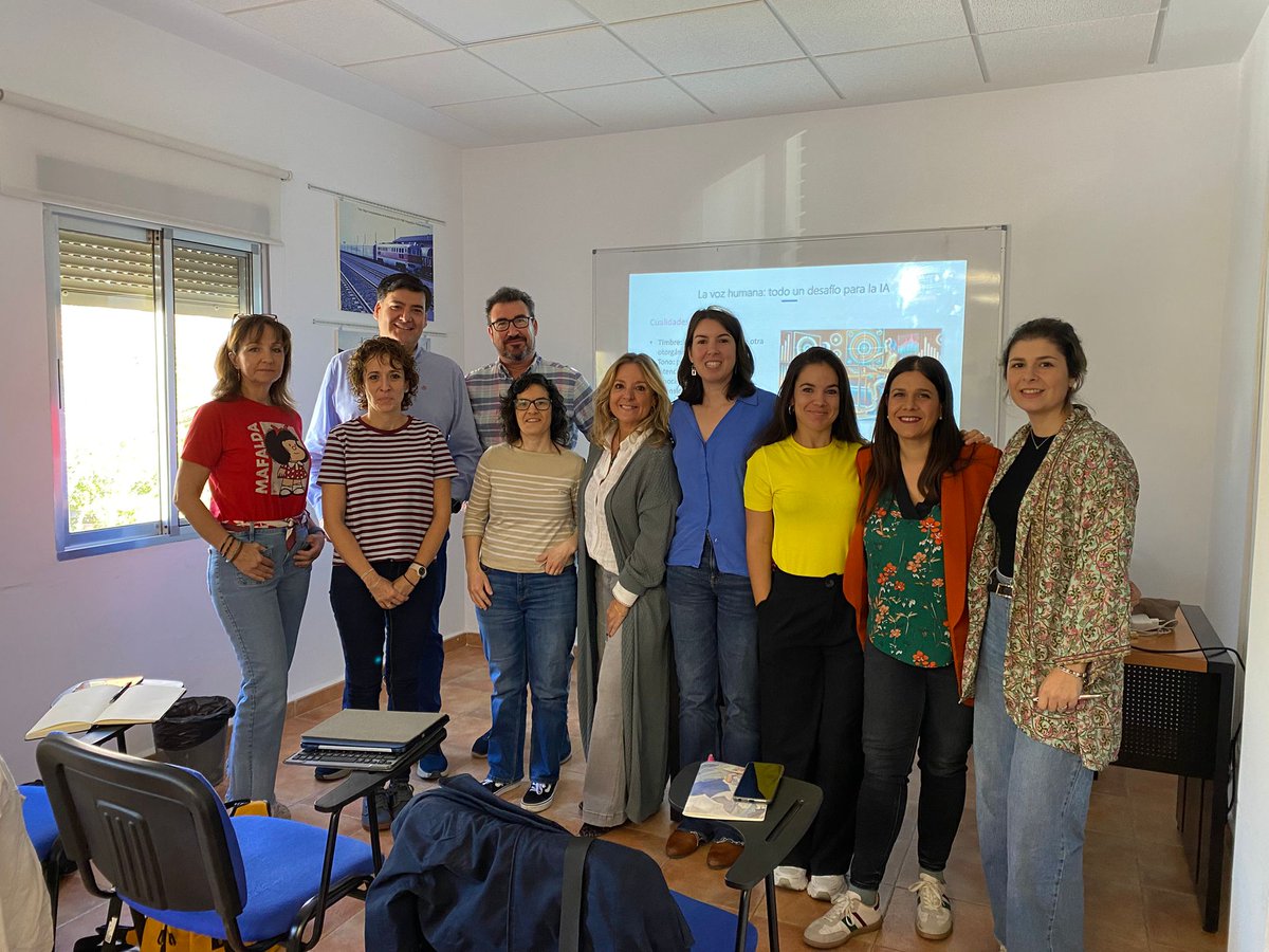 Gracias, <a href="/burgosusana/">Susana Burgos</a> por enseñar a una decena de periodistas de Ciudad Real, socios de la APCR, a ser mejores portavoces en la era de la Inteligencia Artificial. Un curso que han hecho posible <a href="/AYTO_CIUDADREAL/">AYTO_CIUDAD REAL</a> y <a href="/Repsol/">repsol</a> con su colaboración y patrocinio. #Aprendizaje <a href="/fape_fape/">FAPE</a>