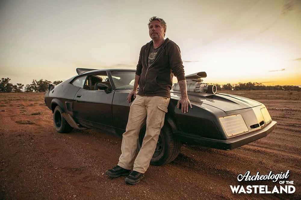 Pulseedition's tweet image. Archeologist of the Wasteland, l'excellent documentaire de @MelvinZed, est enfin dispo en blu-ray &amp;amp; DVD. Découvrez l'aventure d'Adrian, immense fan de Mad Max 2 qui a transformé sa vie autour de sa passion.
pulsestore.net/produit/archeo…