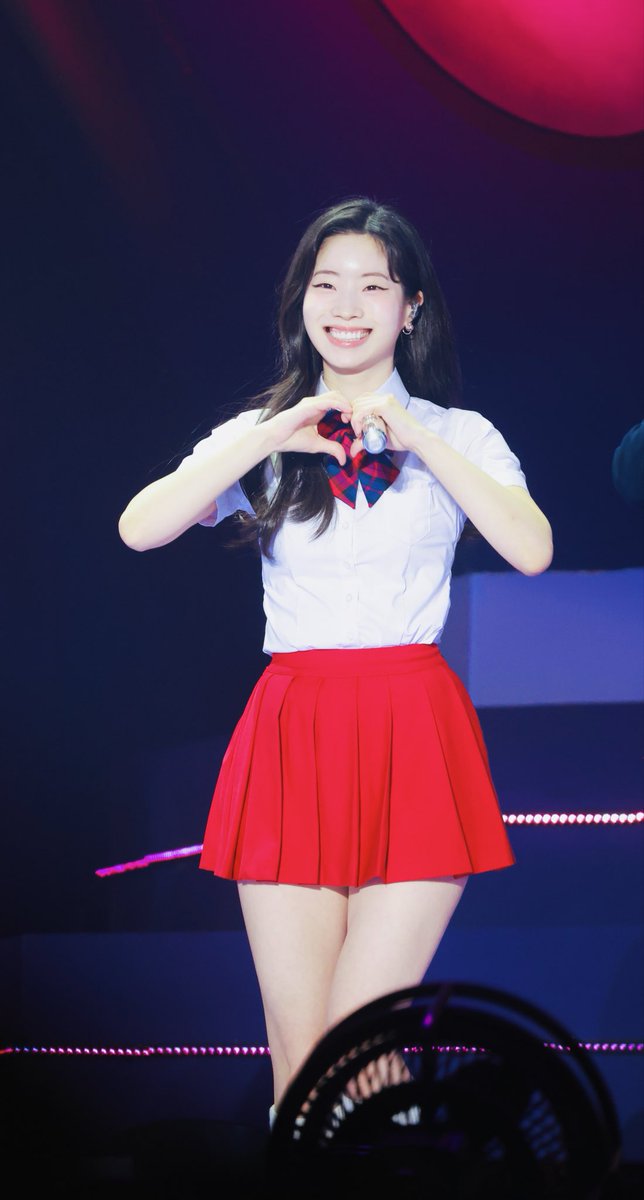 TREE91020's tweet photo. 251018 10주년 팬미팅 preview

#트와이스 #TWICE  #다현 #DAHYUN  #ダヒョン https://t.co/Ob85EhuHQC