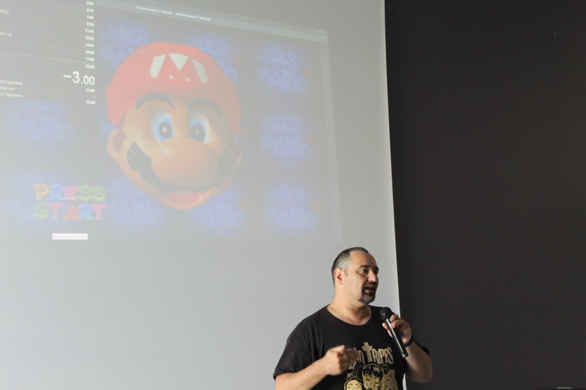 Lan_Experience's tweet photo. 🏁 Conférence & Démo Speedrun – Super Mario 64 ⚡
@Playy_mo montre son skill en live sur console N64 !
📸 Philippe_prz
#OnSeReGeek #LanExperience #Speedrun #Mario64 #GamingCulture https://t.co/kD7PsW8rsp