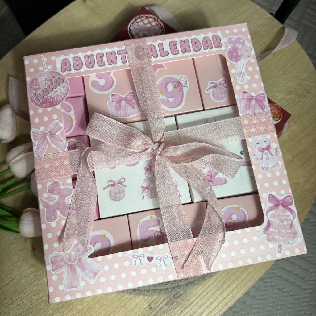 piyasada icime sinen sticker olmadıgı icin mlsf hepsini elde kesiyormm ama guzelligine deger😭😭🩷