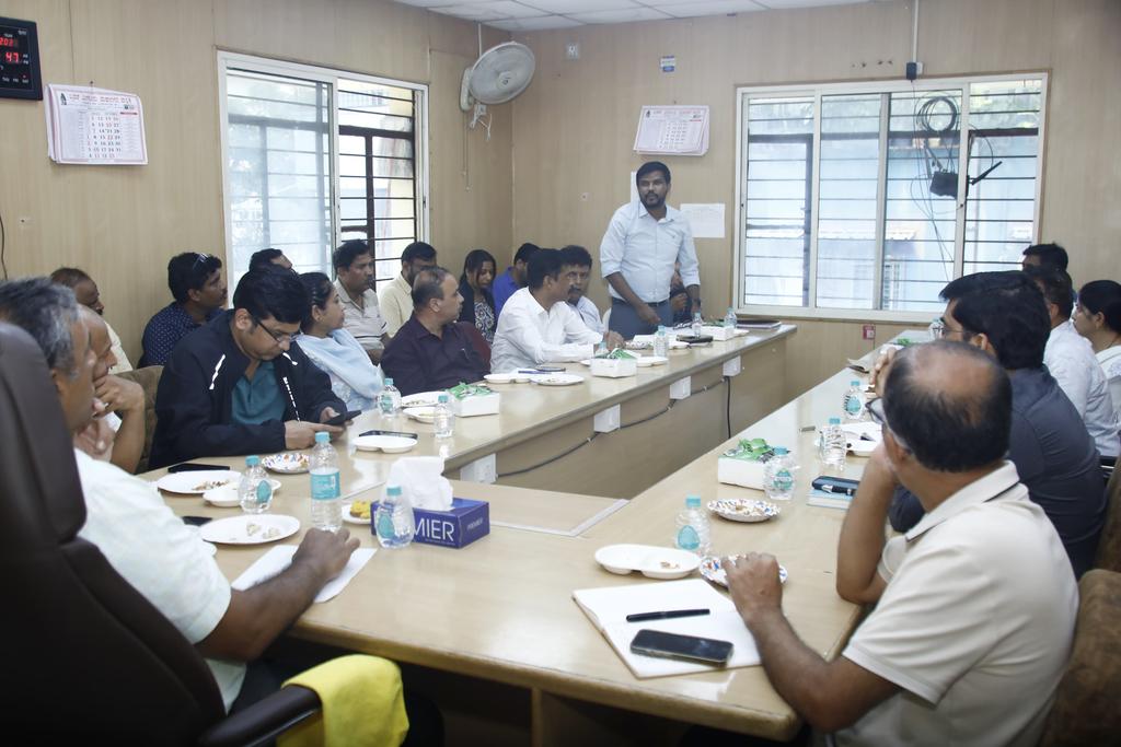 ChristinMP_'s tweet image. GBA Chief Commissioner Maheshwar Rao reviewed progress with East &amp;amp; North City Corporation officials. 

He directed speedy completion of 7km high density corridor (Yemalur-Hope Farm 5.5 km &amp;amp; Hoodi-Pattandur Agrahara 1.5 km) &amp;amp; asked to complete the remaining 500 m Panathur Road…