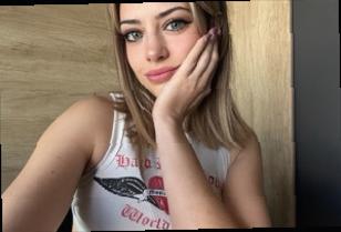 princessc442's tweet image. shower concerts where i pretend i’m famous and also failing life