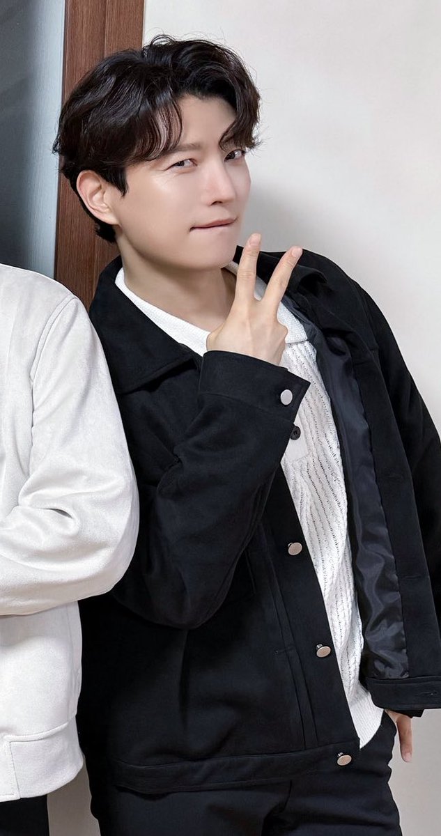 주머니에 들어가지 못한 새끼손가락 좀 봐줄사람