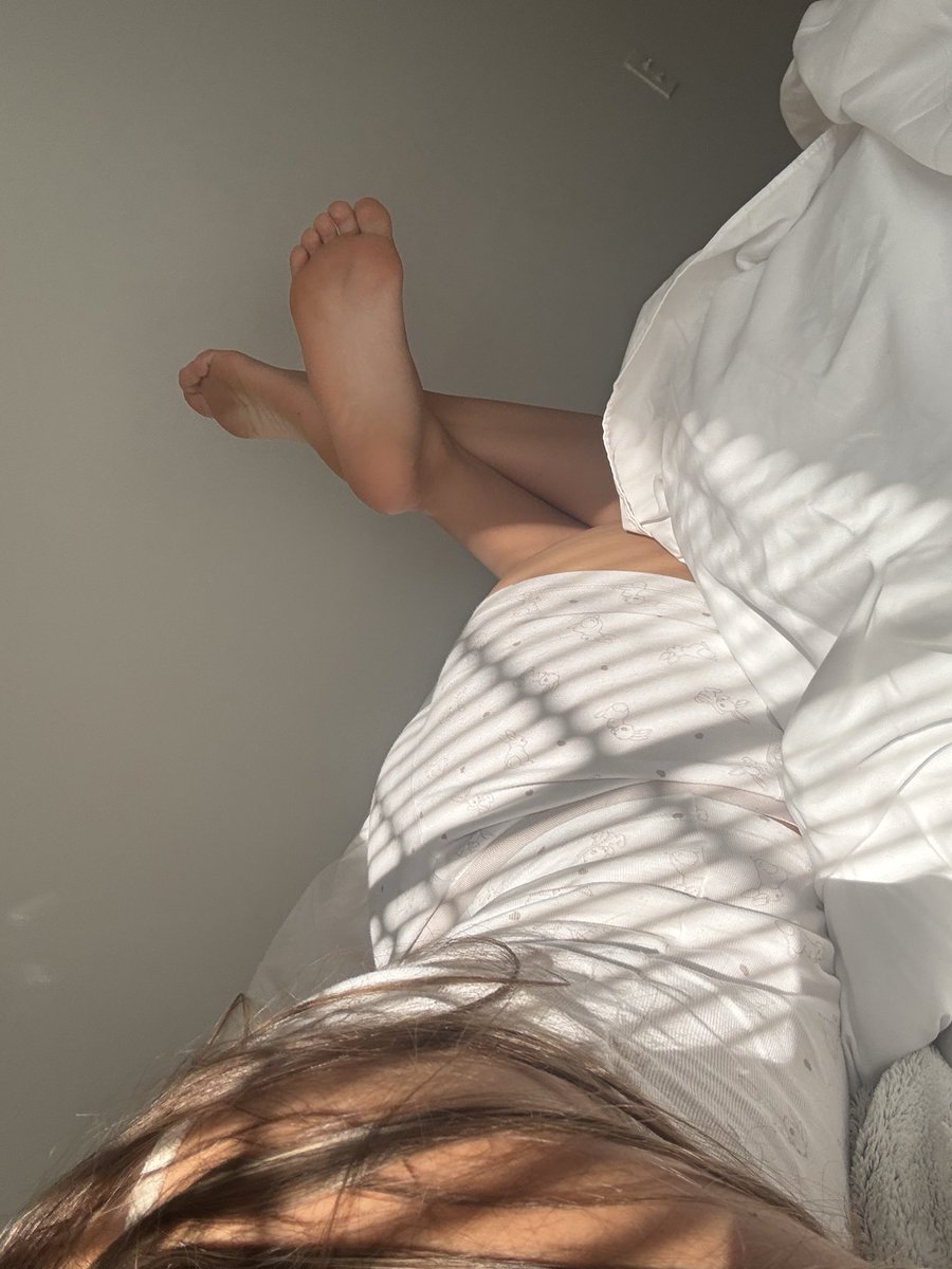 godess_bonnie's tweet image. good morning losers, ready to drain your wallets🥰