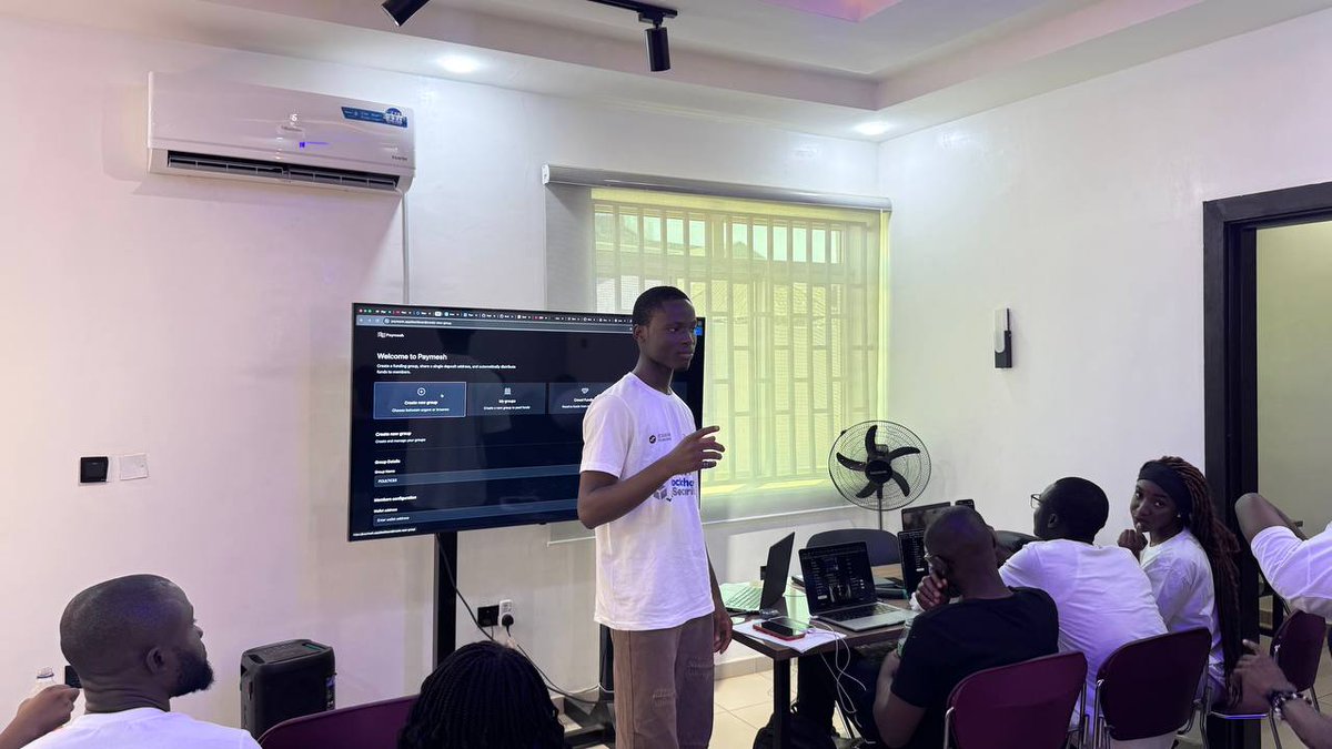 paymesh_'s tweet image. Demo day wrapped, and it was incredible 🔥
Showcased Paymesh at @Fortichain's beta launch. The energy, the questions, the builders connecting - this is what ecosystem momentum feels like.
Great day for Starknet ⚡