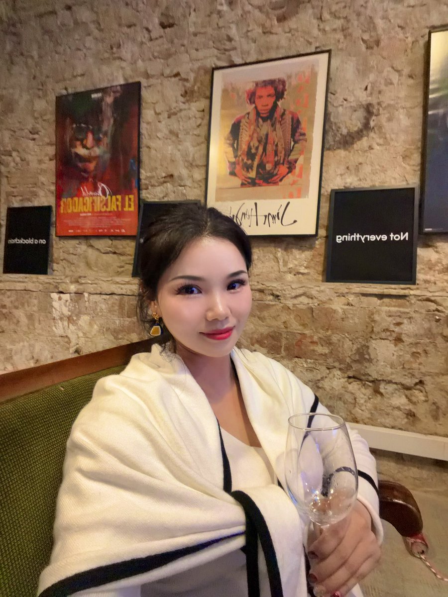 June_tsy's tweet image. One cup is already too much to drink.
一杯就倒……..这酒量怎么混欧洲🤣🤣🤣
@EBlockchainCon  #BarcelonaBlockchainWeek  
#EBC #Bitcoin #ETH