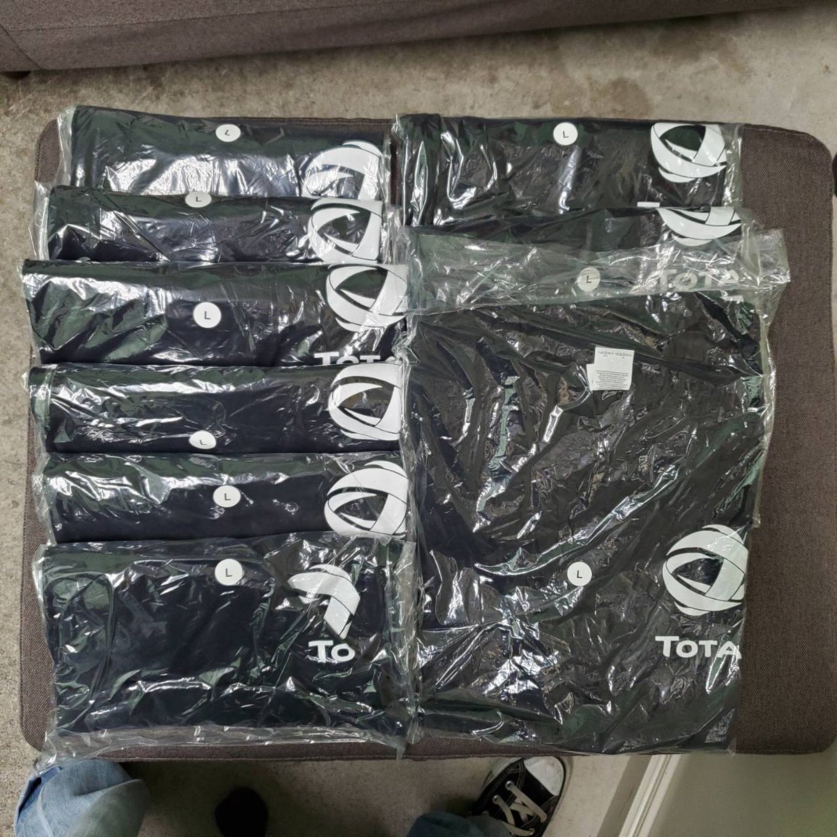 カープロデュースAKR 月山代表より
本格SIM 1時間乗車無料券！

信頼のオイルメーカー
TOTAL様より
Tシャツ10枚

信頼のブレーキメーカー
DIXCEL様より
ブレーキオイル

信頼のオイルメーカー
SUNOCO様より
かっこいいロゴ入りグッズ

高知のかずりんこと
柳 和孝選手より
エアロ部品