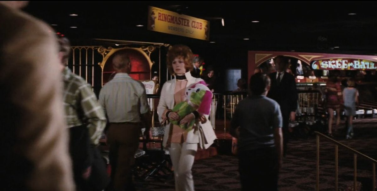 OTD 1968 Jay Sarno opened Circus Circus on the #LasVegas Strip. Originally it was a casino only...hotel rooms were added in subsequent years. They had a $1 admission charge for a while. Jill St. John showed up 3 years later and won a stuffed animal.