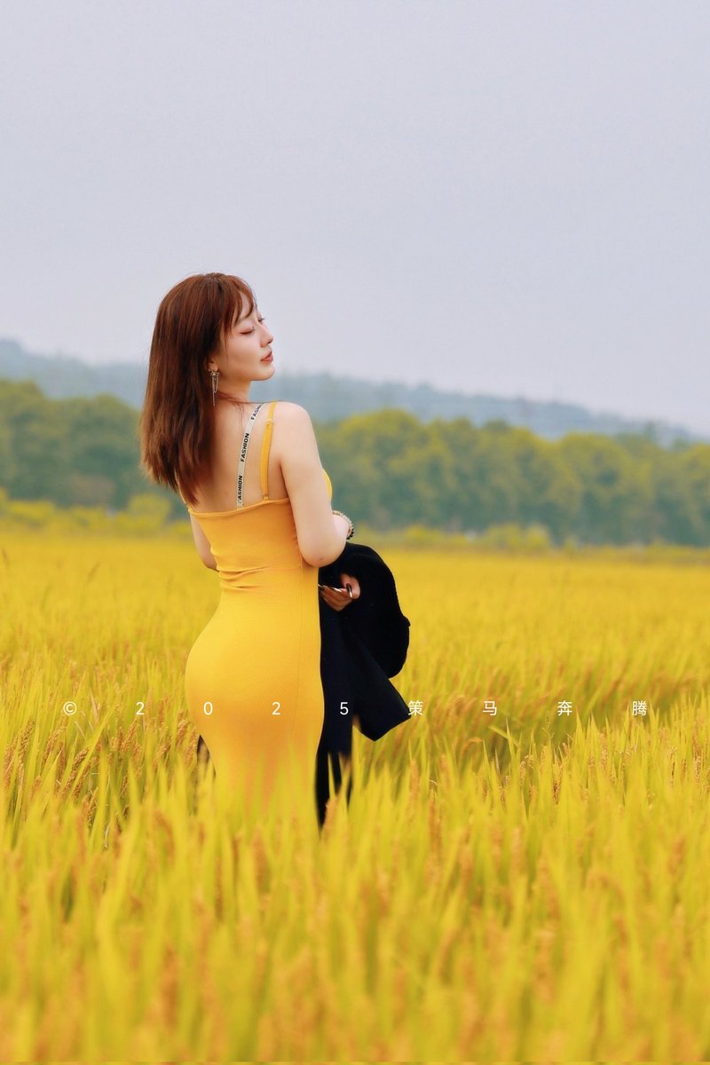 ma_ce13470's tweet photo. 【作品分享】花田错1
稻田拍性感写真？把秋日玩出“野”路子🌾
#上海约拍 #私房拍摄 #野露 #露出摄影 #稻田 #人体艺术 #摄影 #接拍 https://t.co/eAeVOI60Uy