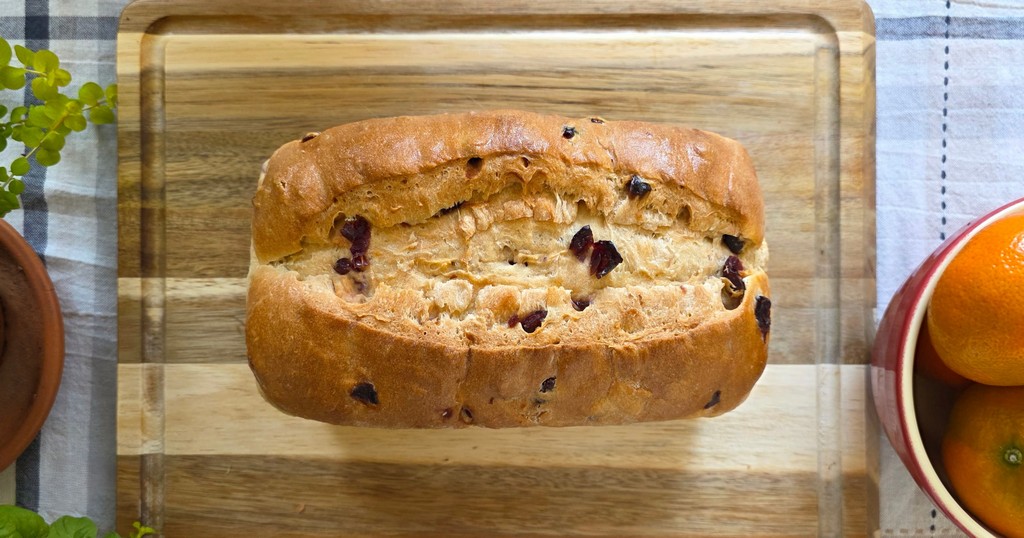 Inspired by cranberry orange quick bread, here is a simple yeast bread with those fruit flavors. Toast a slice and spread on a hefty amount of butter, cream cheese, or peanut butter🌾Recipe: b7p.org/iiazN