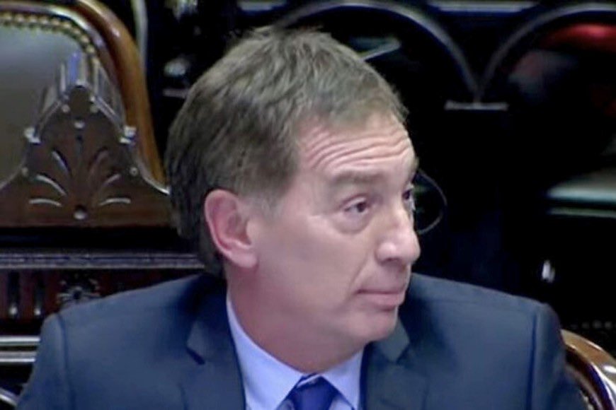 soyalbertosamid's tweet image. Éste pide que lo voten a él, que como diputado gana 7 millones de pesos y le negó a los jubilados, un aumento equivalente a dos kilos de milanesas. A los jubilados!!!!!! Si a los jubilados que ganan menos de 300mil