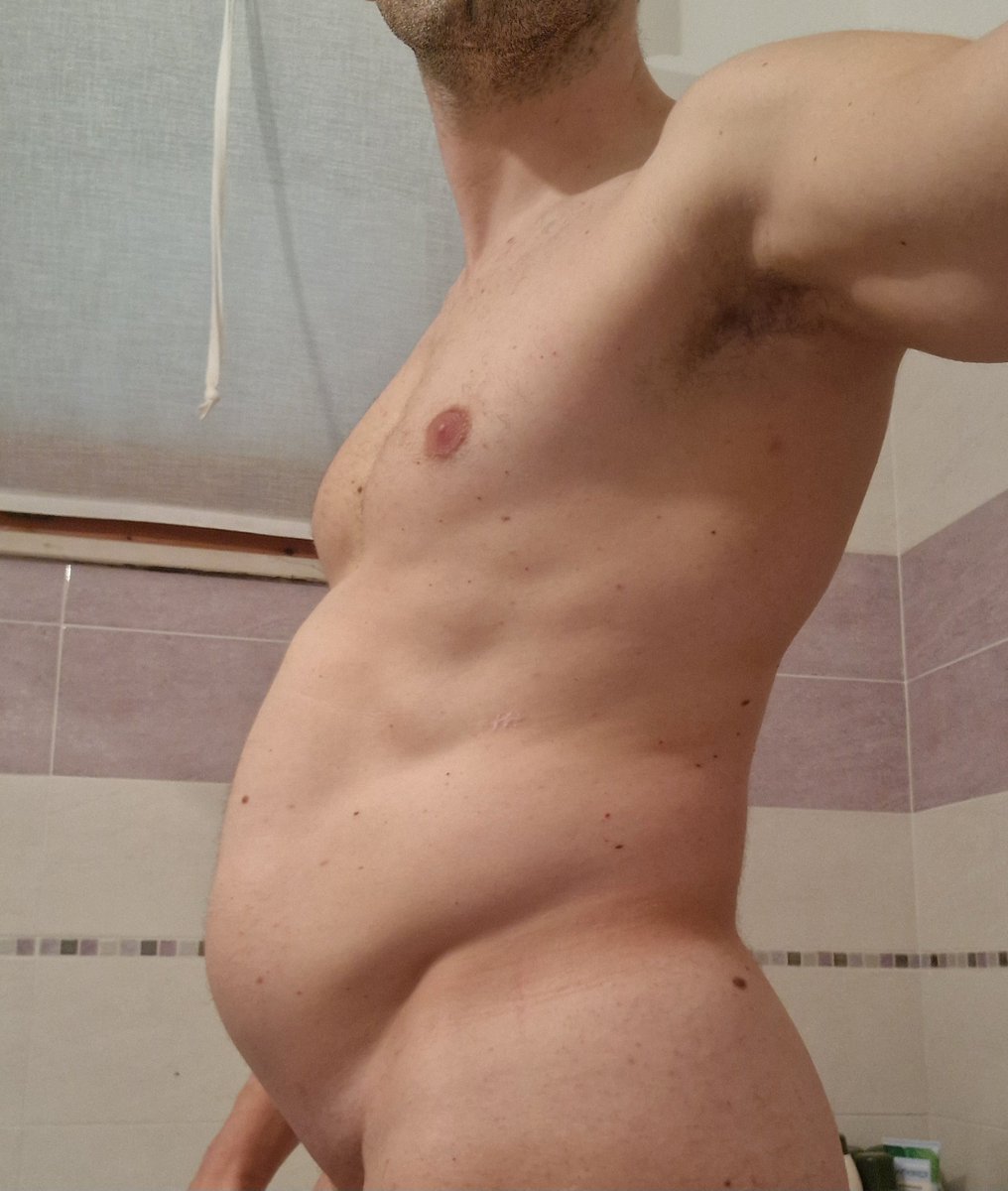 Water inflation in action 🔥🎈🥵

#grommr #gainer #bellyinflation #malebellyinflation #bigbelly #mpreg #feeder #feeding