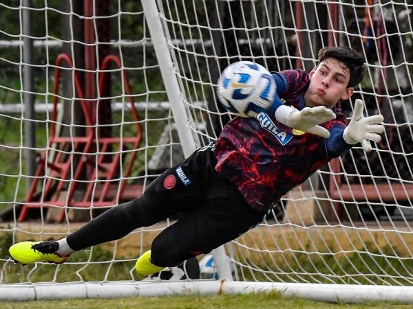 “En su club (Arsenal) nunca ha jugado, y si revisan en la foto del equipo profesional no está”, el técnico de la Selección Colombia, César Torres, sobre porque Alexei Rojas no ha jugado. Feo salir a descalificar tu propio jugador así.