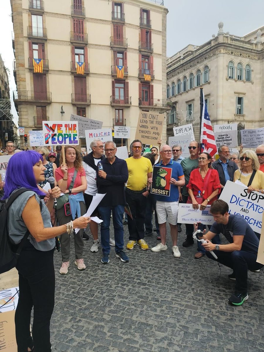 DemsAbroad's tweet image. 🇺🇸🇪🇸 Today hundreds of people in Barcelona Spain are joining millions of Americans around the world as we make clear to Trump that in America we don’t do wannabe dictators! #NoTyrants
#DemsAbroad @demsabroades #NoKingsInAmerica #NoKingsDayOct18th #nokings @OfTheBraveUSA